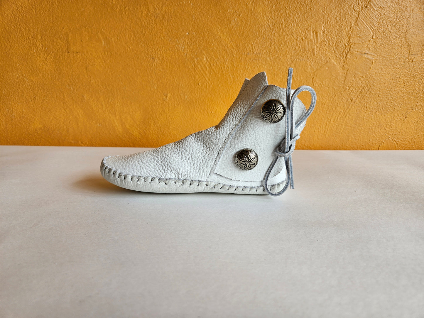 Kids #570 White Taos Moccasins