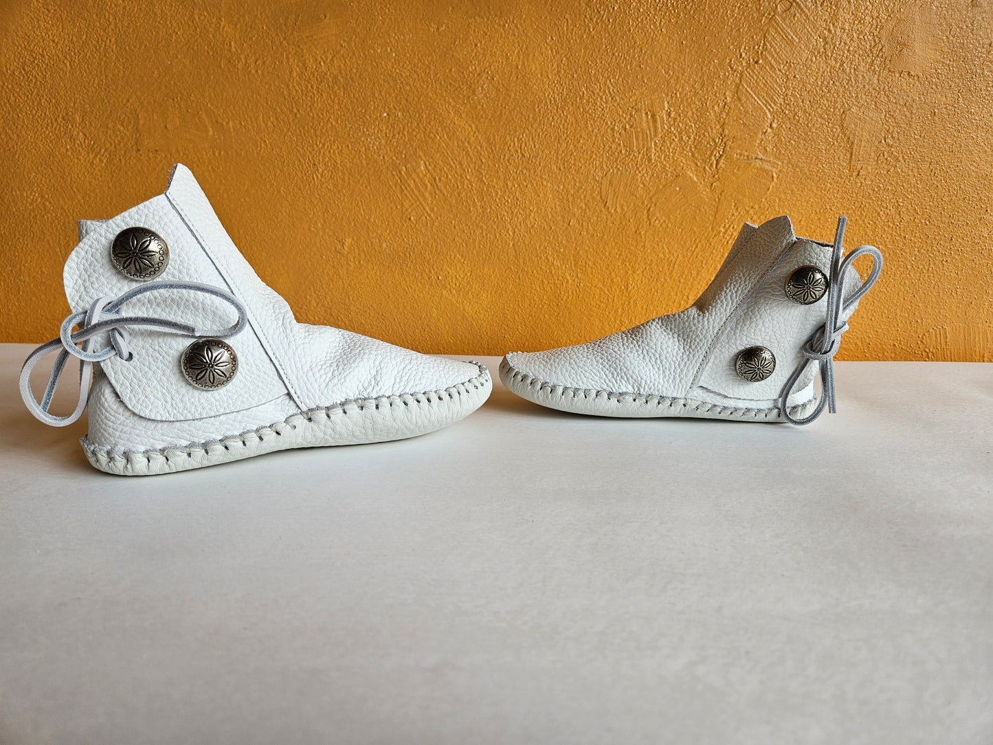 Kids #570 White Taos Moccasins
