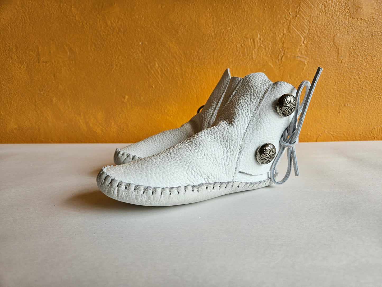 Kids #570 White Taos Moccasins